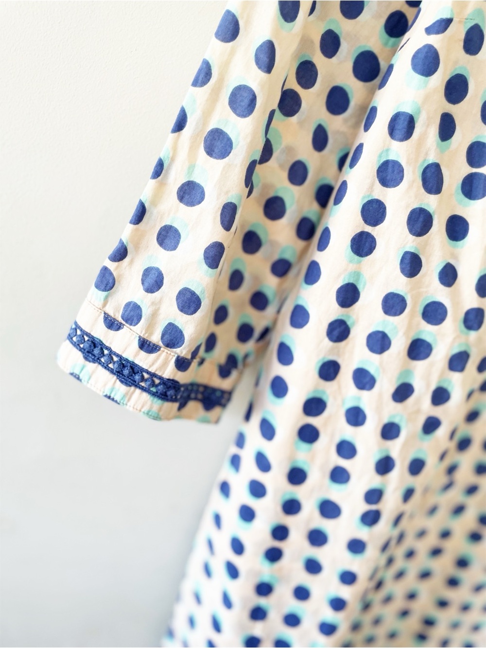 Boden White Mini Dress with Blue Polka Dots and Embroidered V-Neck Size 6 EUC - Picture 5 of 14